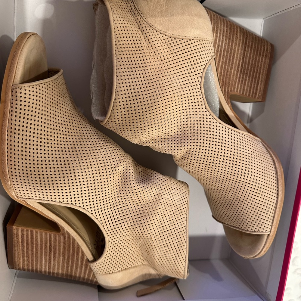 Vince Camuto shoes - Picture 4 of 4